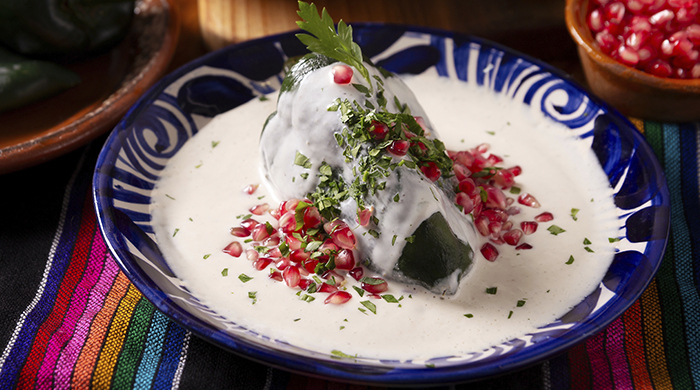 Creación de Chiles en Nogada: Tradición, técnica y sabor.